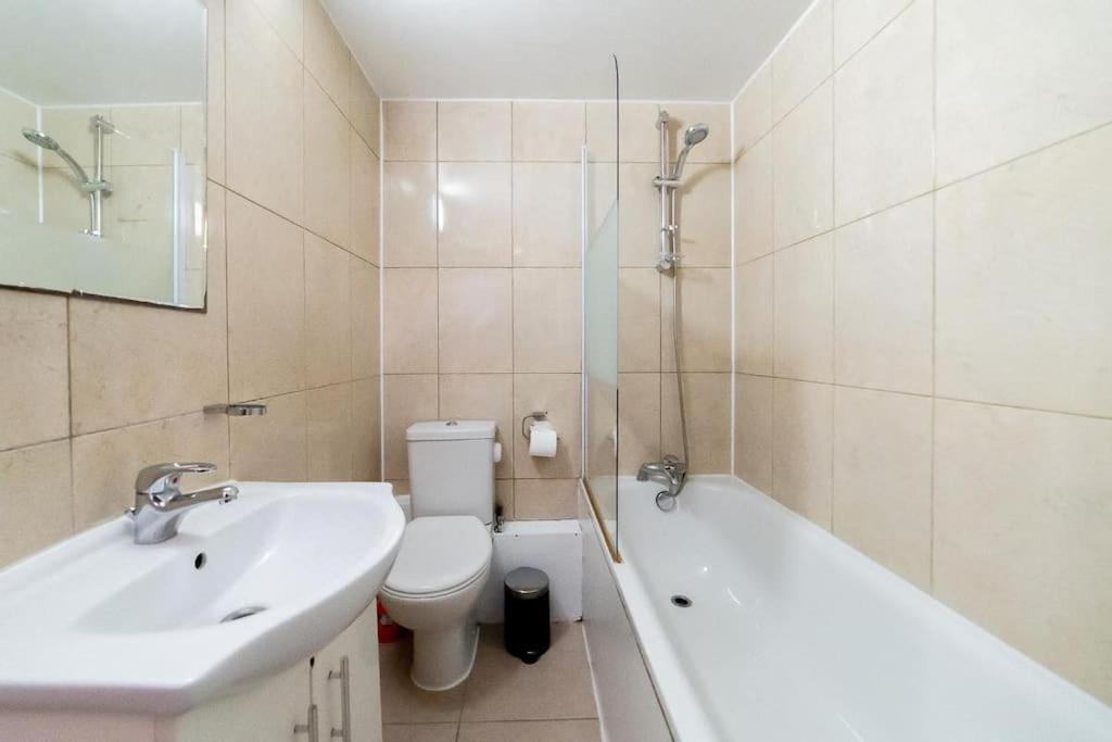 2 Bedroom Apartment London Bagian luar foto
