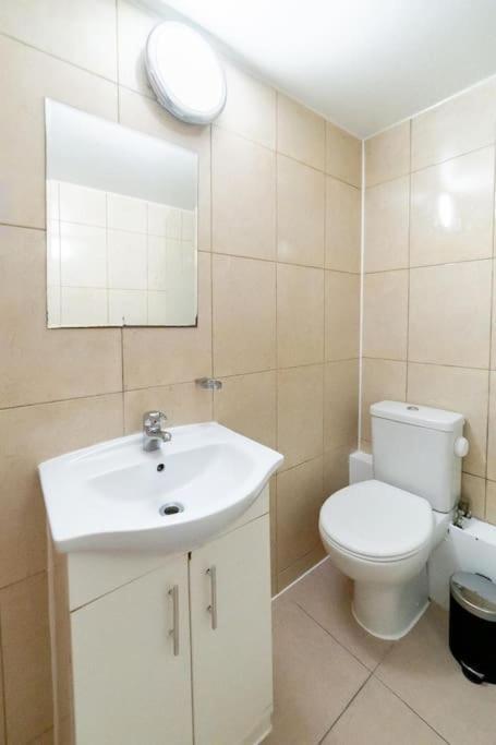2 Bedroom Apartment London Bagian luar foto